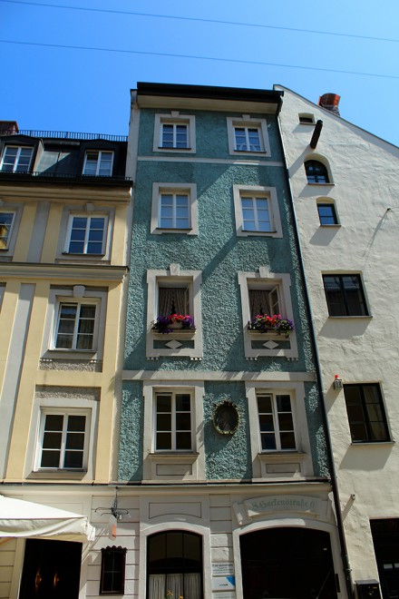 Building at the Altstadt neighbourhood. 