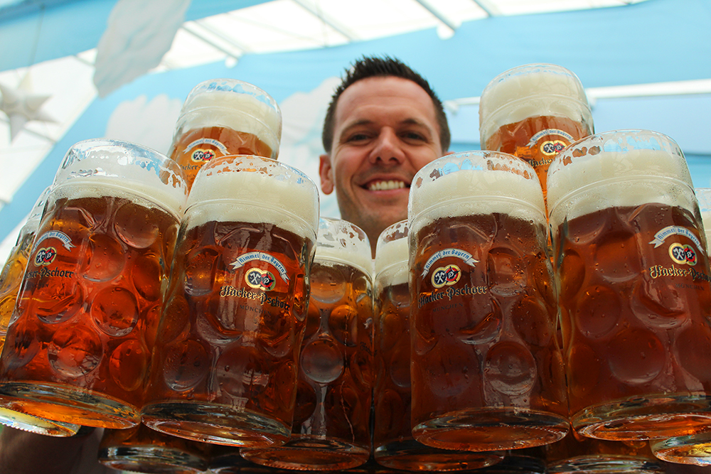 What it’s like to be a waiter at the Oktoberfest